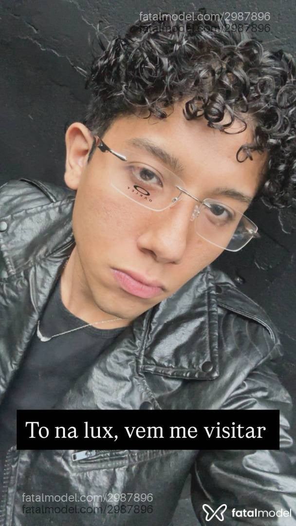 Acompanhante homem com cabelo castanho de olhos castanhos - Rafael