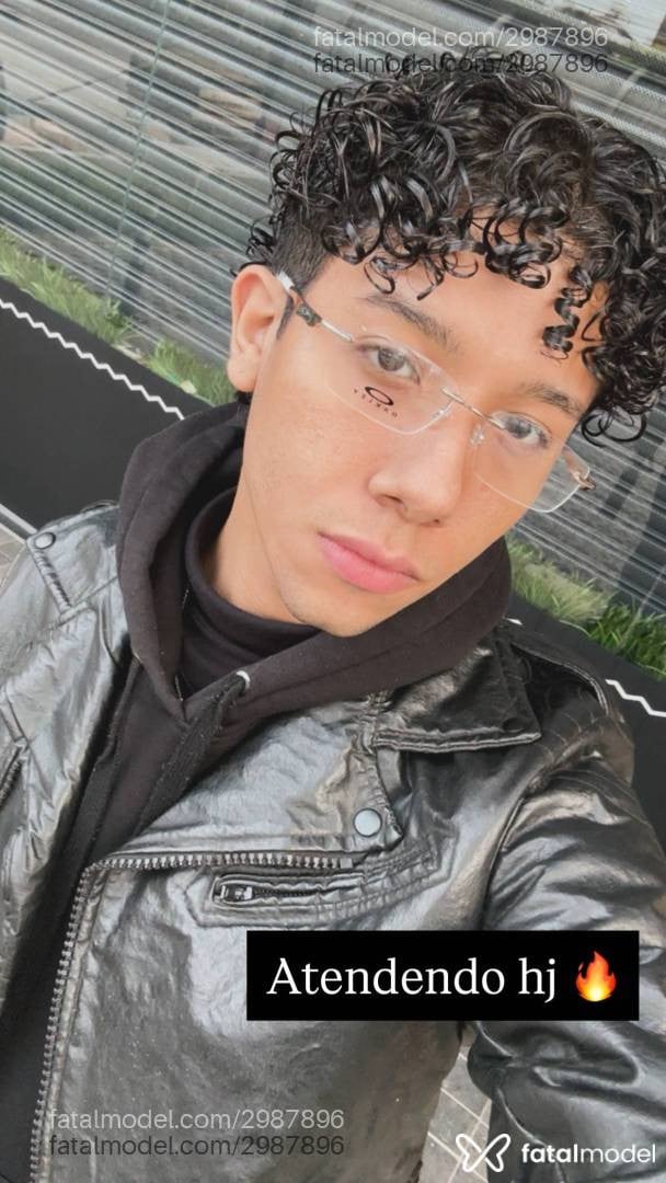 Acompanhante homem com cabelo castanho de olhos castanhos - Rafael