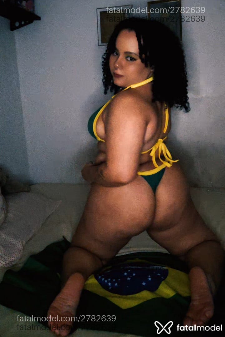 Acompanhante mulher com cabelo castanho de olhos castanhos em Nova Iguaçu - Kannapacks