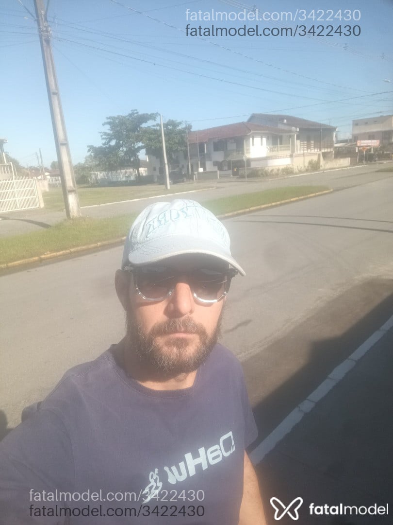 Acompanhante homem com cabelo castanho de olhos castanhos em Rio do Sul - Fernando