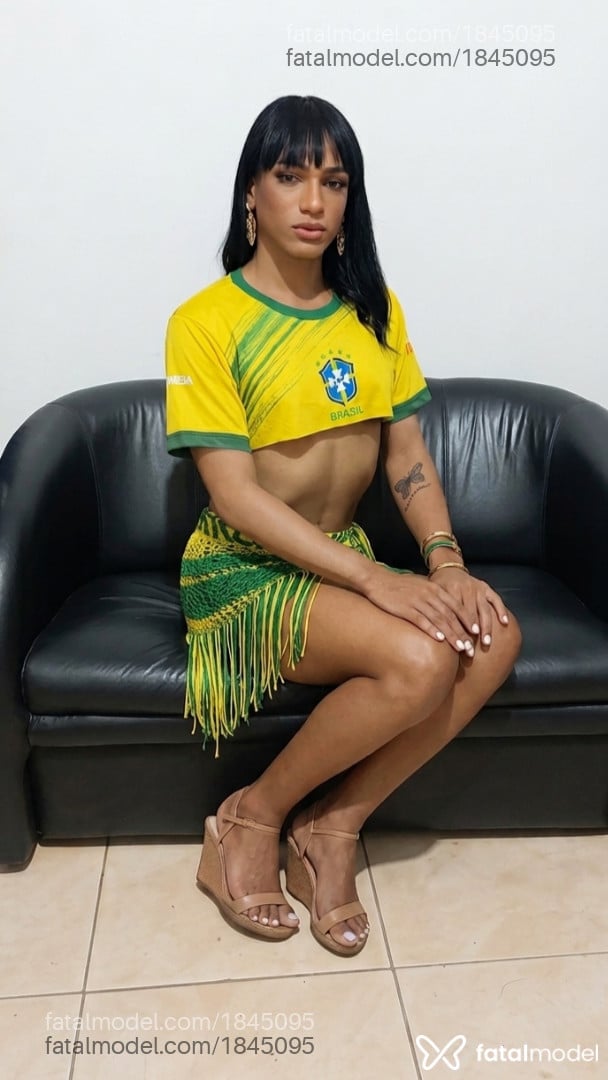 Acompanhante não-binário morena (o) de olhos castanhos em Cacoal - Jéssica Cunhã