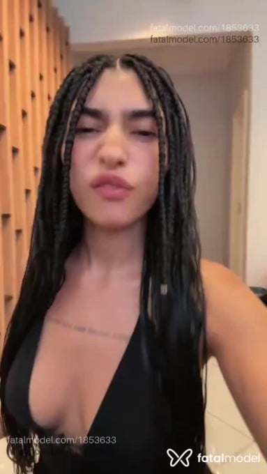 Acompanhante mulher morena (o) de olhos castanhos - Maddy Pérez