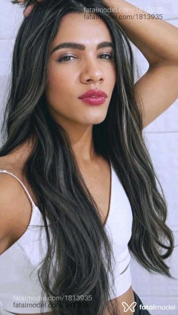 Acompanhante mulher trans com cabelo castanho de olhos castanhos - Izabelle Acompanhante mulher trans com cabelo castanho de olhos castanhos - Izabelle