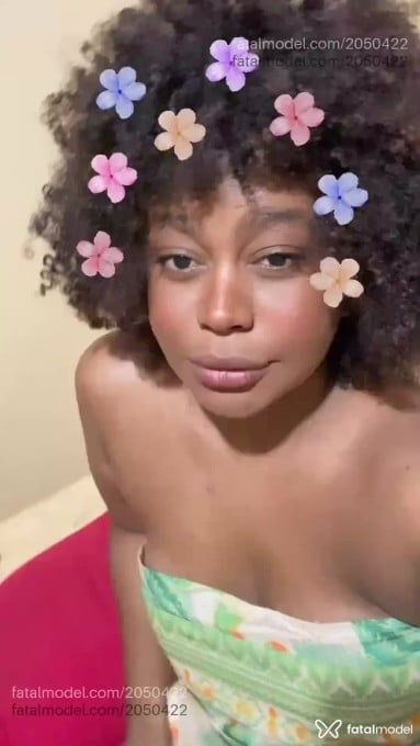 Acompanhante mulher trans com cabelo castanho de olhos castanhos em Petrolina Acompanhante mulher trans com cabelo castanho de olhos castanhos em Petrolina - Preta