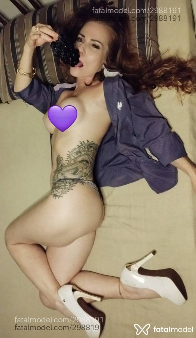 Acompanhante mulher ruiva (o) de olhos azuis - Bela Xavier