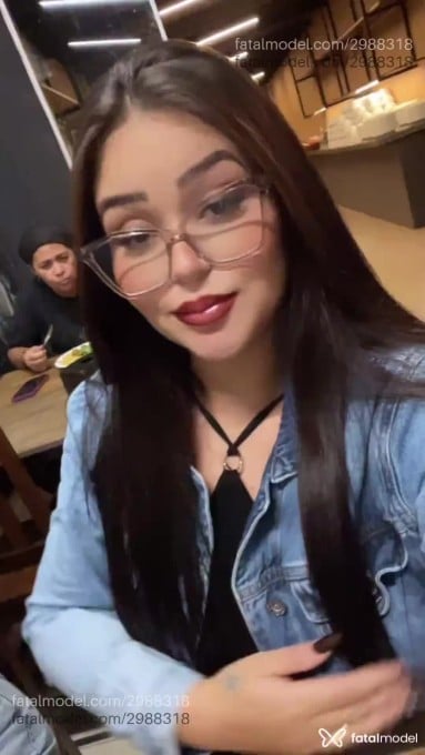 Acompanhante mulher com cabelo castanho de olhos castanhos em Sinop - Brenda