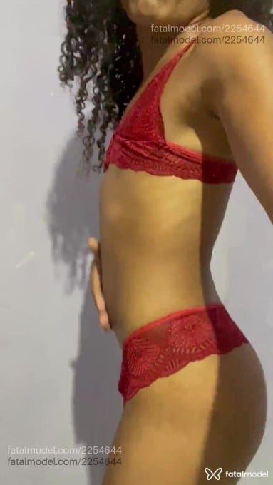 Acompanhante mulher trans morena (o) de olhos castanhos em Itaperuna Acompanhante mulher trans morena (o) de olhos castanhos em Itaperuna - Violetta