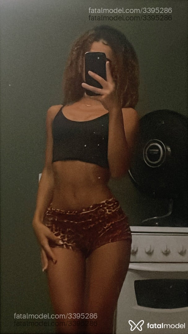 Acompanhante mulher morena (o) de olhos azuis em Virtual - Carol