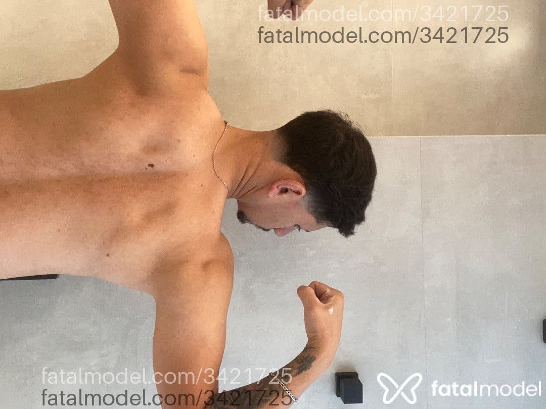 Acompanhante homem morena (o) de olhos castanhos em Balneário Camboriú Acompanhante homem morena (o) de olhos castanhos em Balneário Camboriú - Thiago