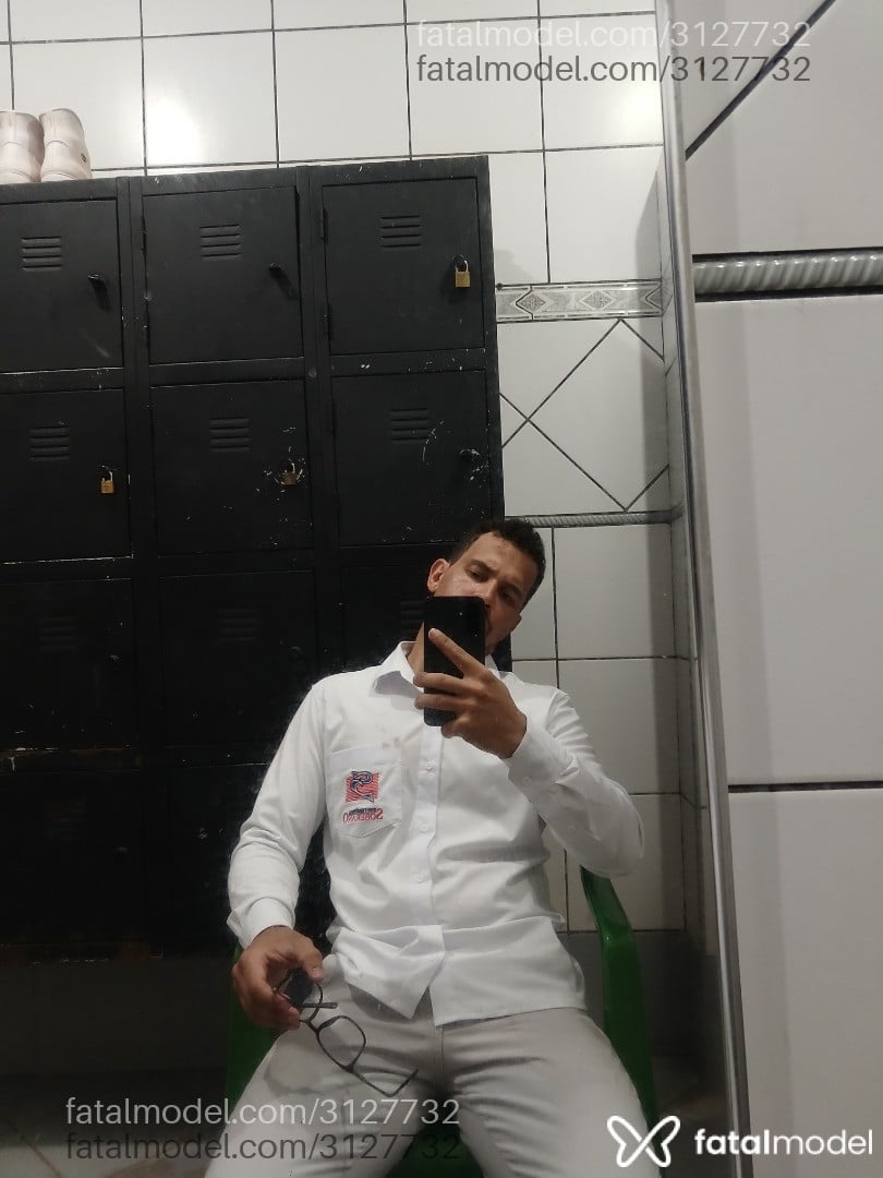 Acompanhante homem com cabelo castanho de olhos castanhos em Cacoal - Sebastian