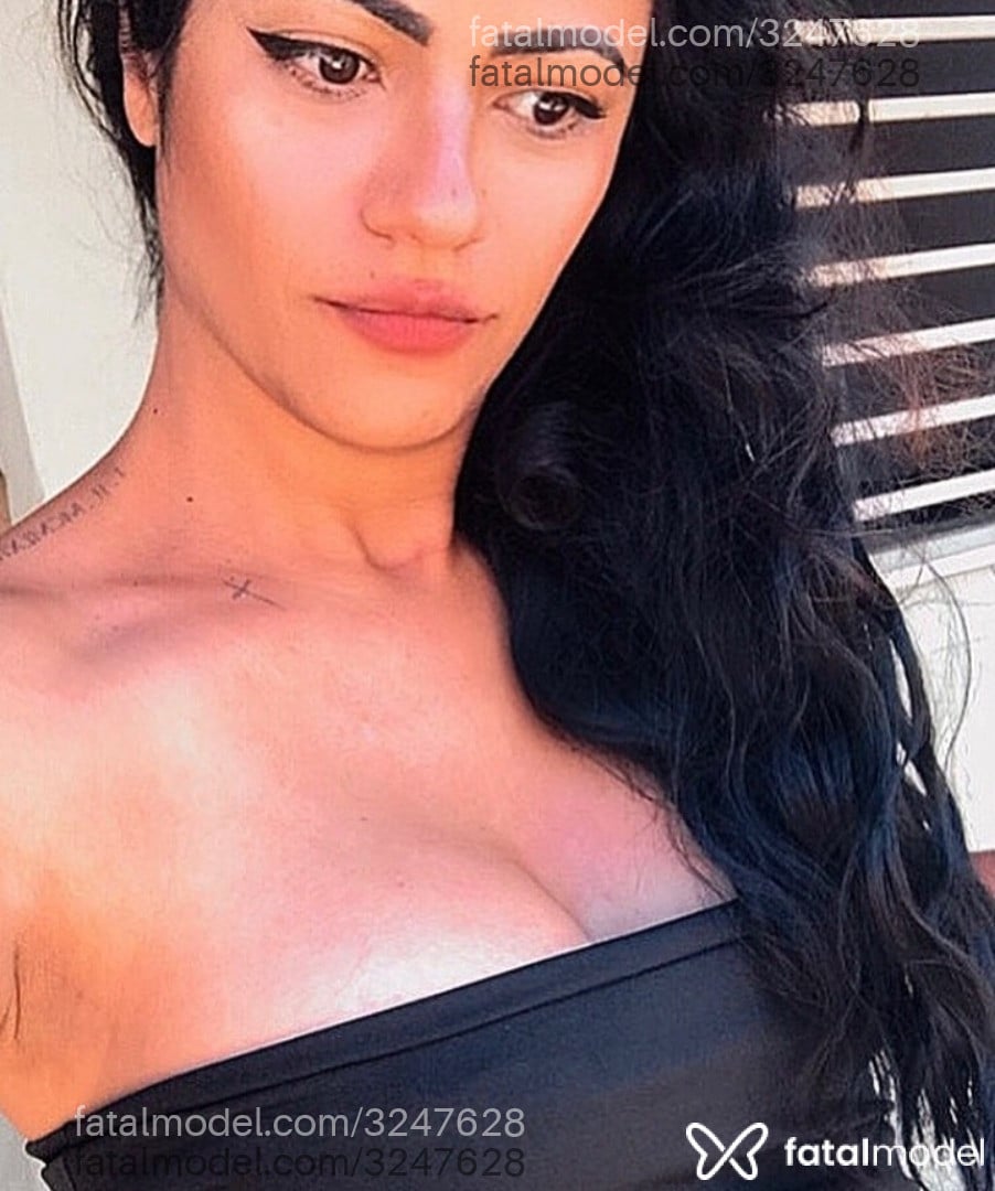 Acompanhante mulher trans morena (o) de olhos castanhos em Coronel Fabriciano - Fendí