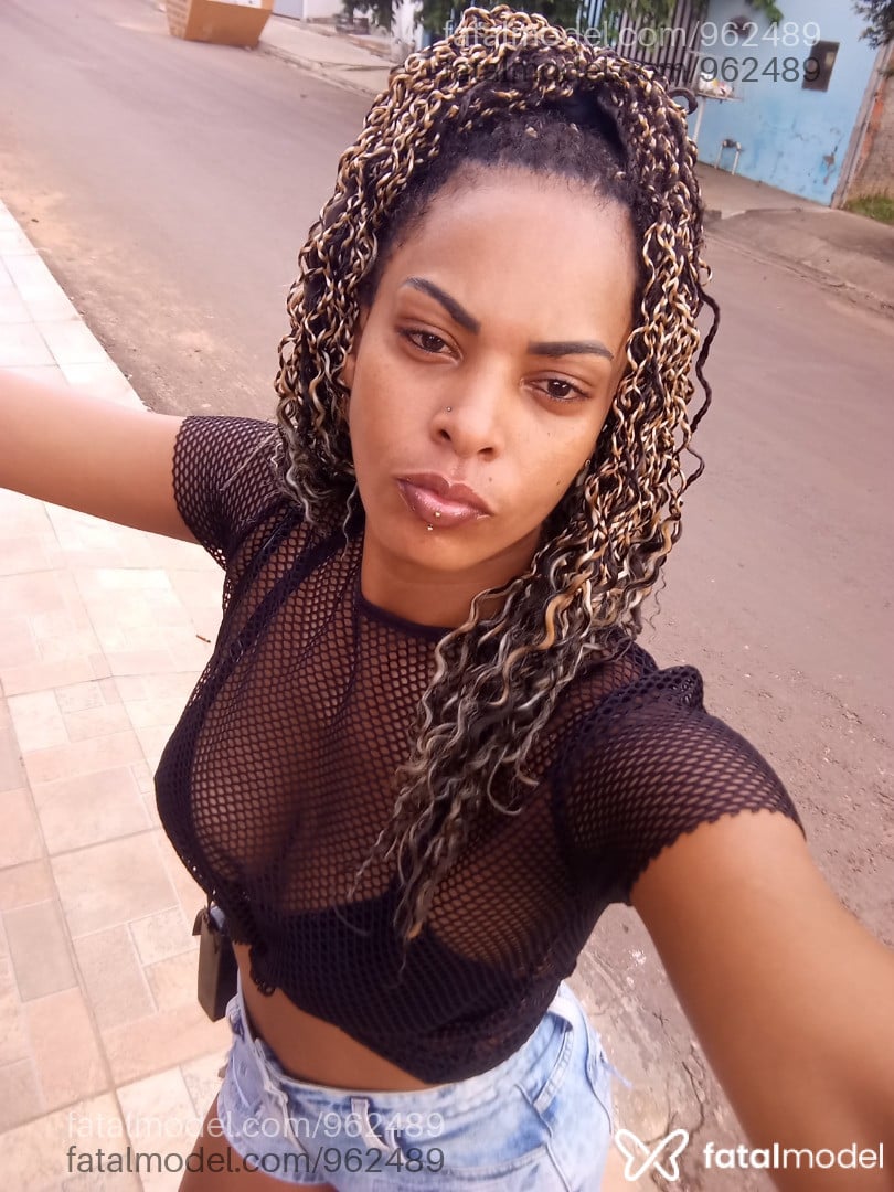 Acompanhante mulher com cabelo colorido de olhos castanhos - Cris Mel Acompanhante mulher com cabelo colorido de olhos castanhos - Cris Mel