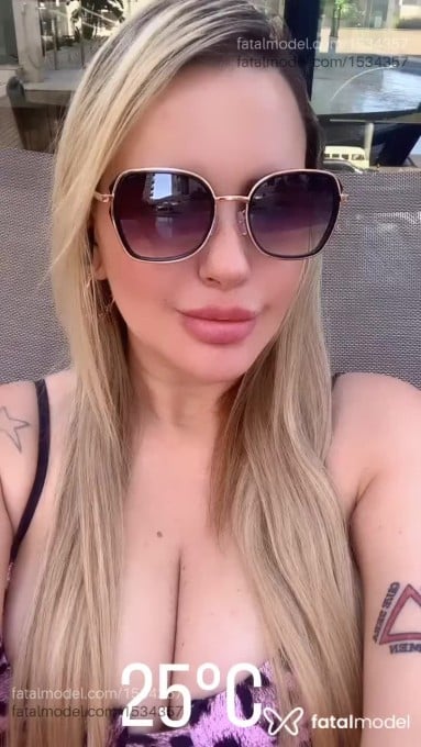 Acompanhante mulher loira (o) de olhos azuis - Clara Becker