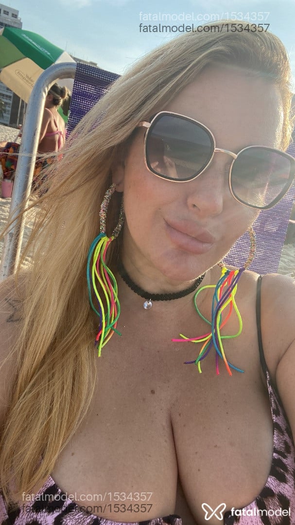 Acompanhante mulher loira (o) de olhos azuis - Clara Becker