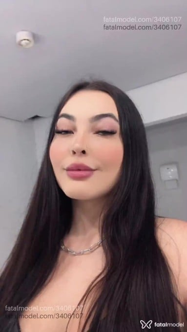 Acompanhante mulher morena (o) de olhos verdes em Passo Fundo - Larissa