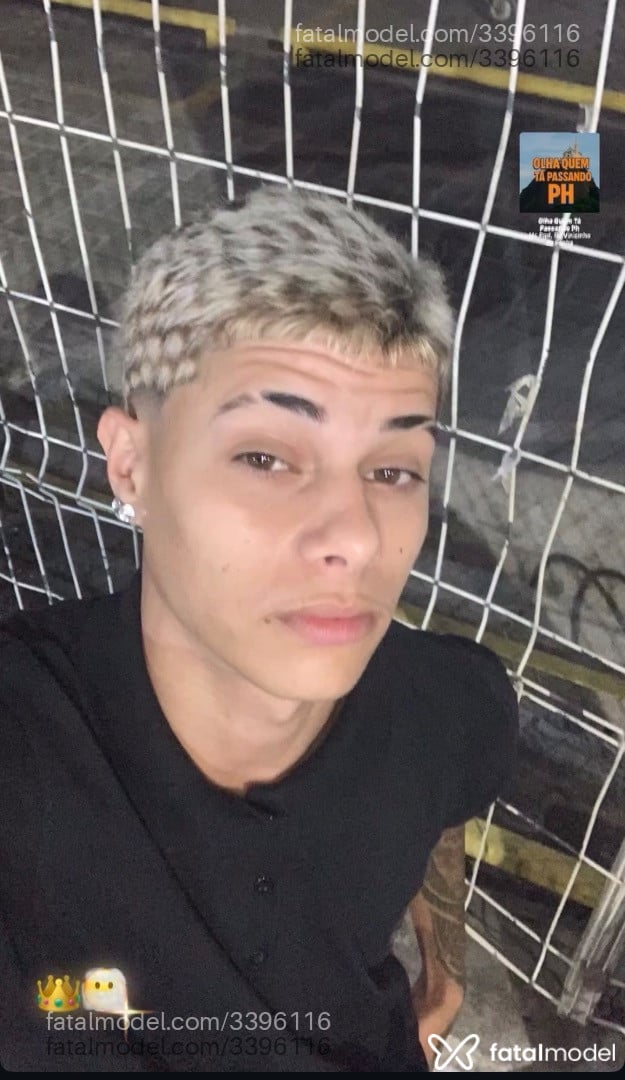 Acompanhante homem com cabelo castanho de olhos mel em Macaé - Jimmys