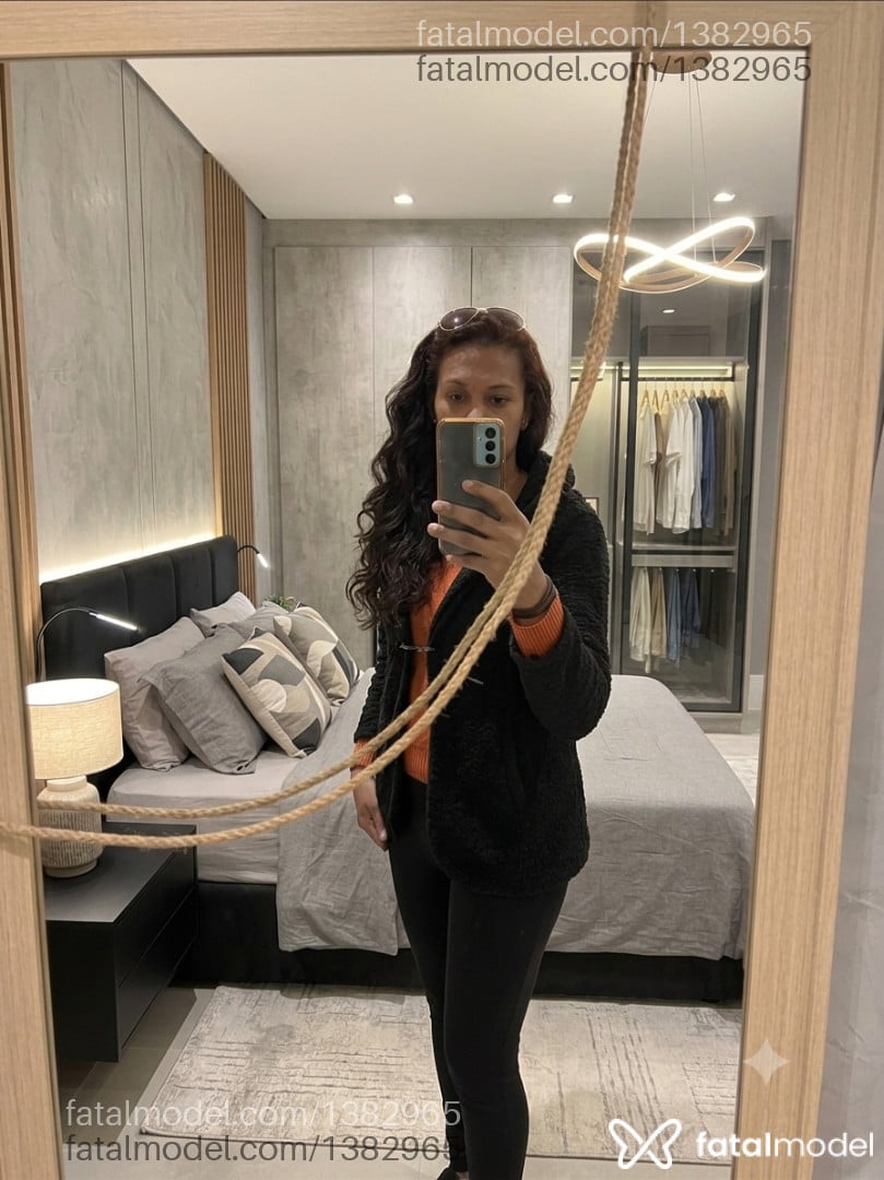 Acompanhante mulher trans com cabelo castanho de olhos castanhos em Porto Alegre - Thais Souza
