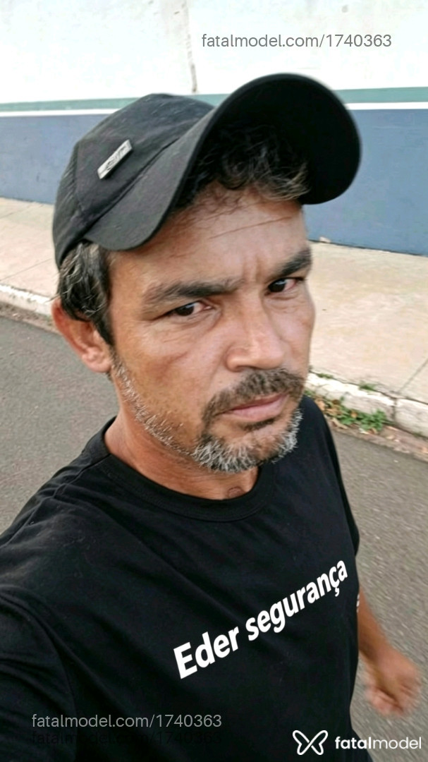 Acompanhante homem com cabelo castanho de olhos castanhos em Buritama - EDER