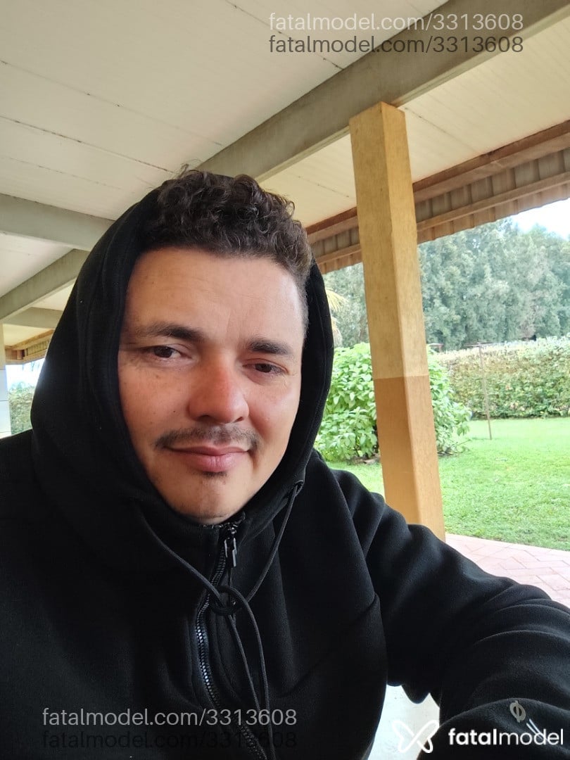 Acompanhante homem com cabelo castanho de olhos castanhos em Chapadão do Sul - Dynho