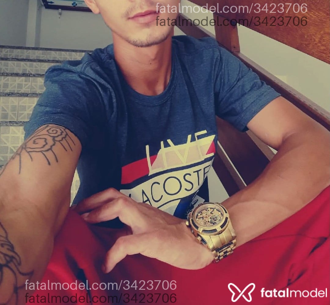 Acompanhante homem com cabelo castanho de olhos mel em Palhoça - Lucas