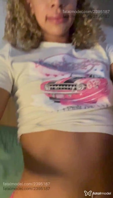 Acompanhante mulher com cabelo colorido de olhos castanhos em Lauro de Freitas Acompanhante mulher com cabelo colorido de olhos castanhos em Lauro de Freitas - Falsa Magra