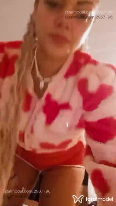 Acompanhante mulher loira (o) de olhos castanhos - Ferraris