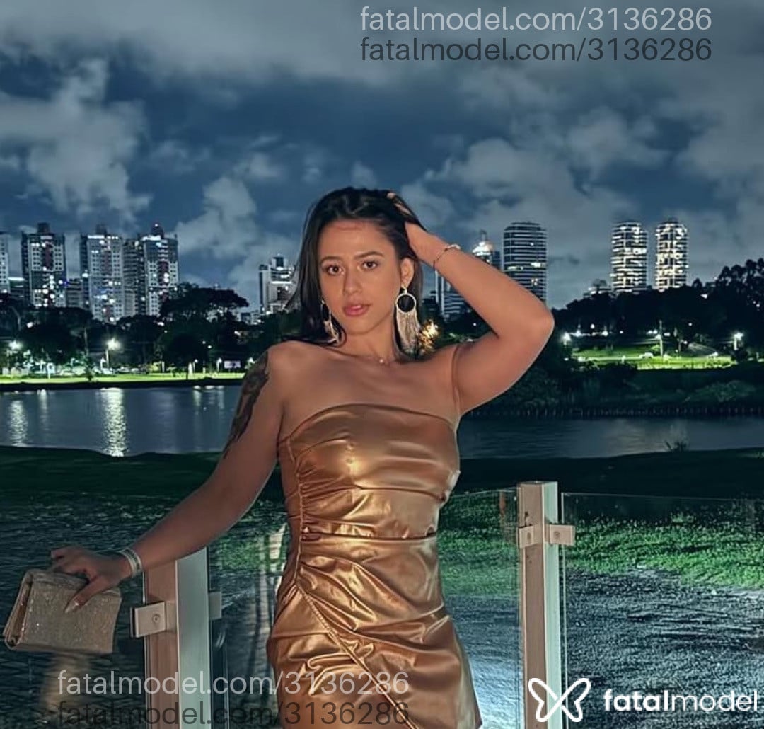 Acompanhante mulher com cabelo castanho de olhos verdes em Rio de Janeiro - Miaastrix