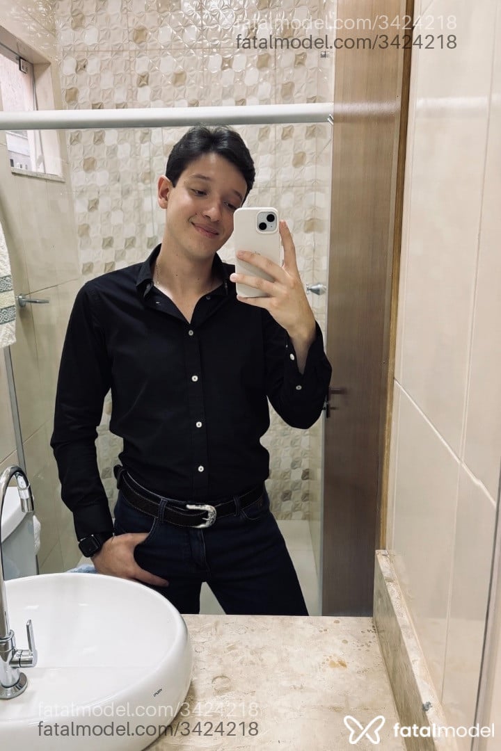 Acompanhante homem com cabelo castanho de olhos castanhos em Goiânia - Gustavo
