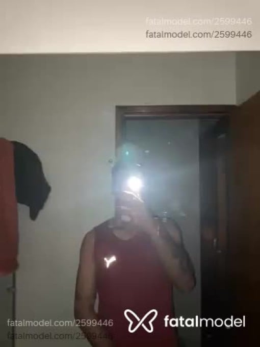 Acompanhante homem com cabelo castanho de olhos castanhos em Uberlândia Acompanhante homem com cabelo castanho de olhos castanhos em Uberlândia - Mateus Henrique