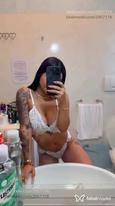 Acompanhante mulher morena (o) de olhos castanhos - Danielle Sousa Acompanhante mulher morena (o) de olhos castanhos - Danielle Sousa