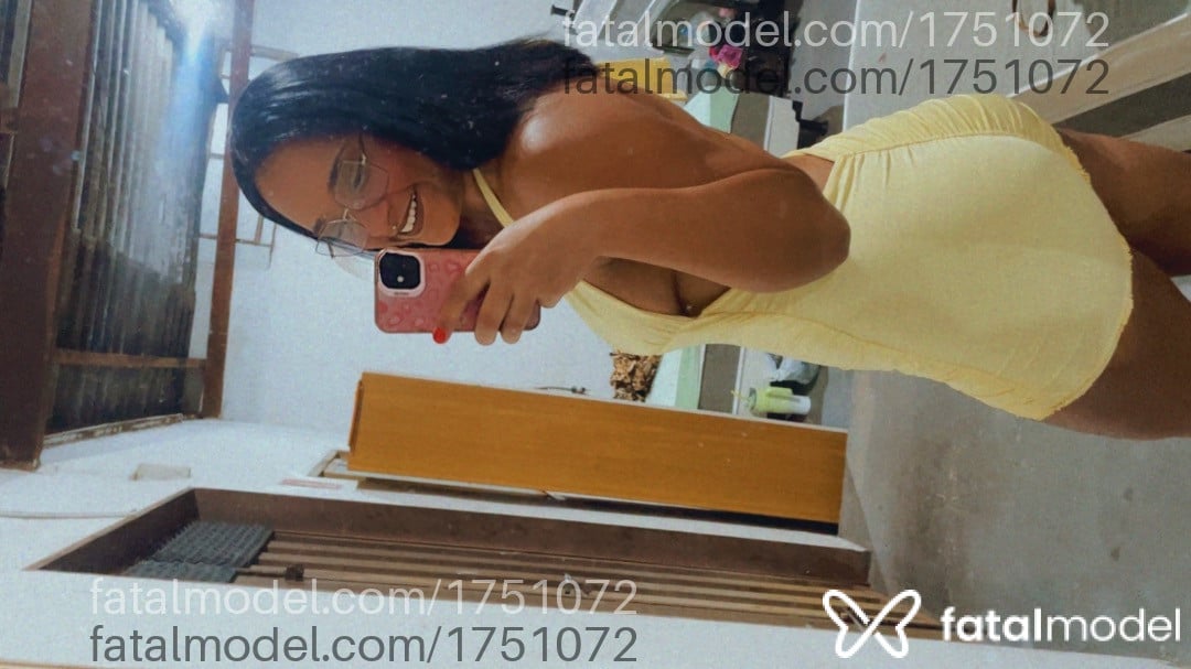 Acompanhante mulher morena (o) de olhos castanhos em Araxá Acompanhante mulher morena (o) de olhos castanhos em Araxá - Leona