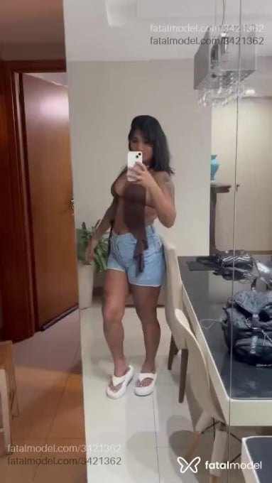 Acompanhante mulher morena (o) de olhos castanhos em Virtual Acompanhante mulher morena (o) de olhos castanhos em Virtual - Aquary