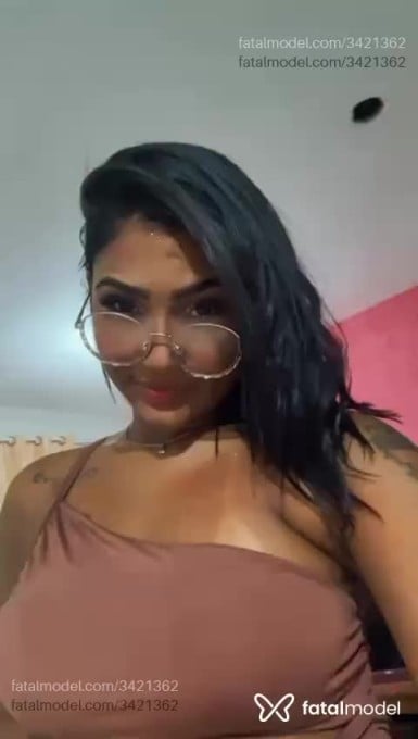 Acompanhante mulher morena (o) de olhos castanhos em Virtual Acompanhante mulher morena (o) de olhos castanhos em Virtual - Aquary