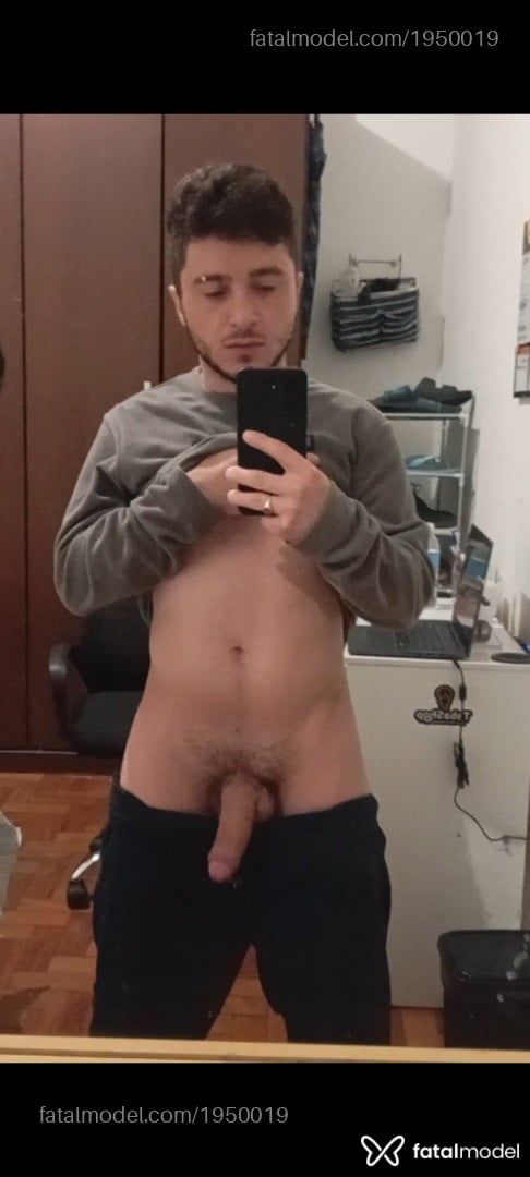 Acompanhante homem com cabelo castanho de olhos mel em São Paulo Acompanhante homem com cabelo castanho de olhos mel em São Paulo - Lucca Monteli
