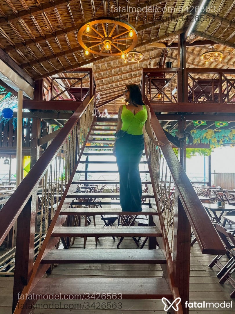 Acompanhante mulher morena (o) de olhos pretos em Santarém - Antonella