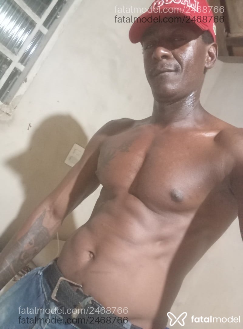 Acompanhante homem morena (o) de olhos pretos em Goianésia - Realizadodeprazer