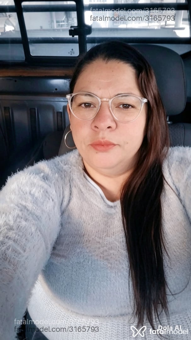 Acompanhante mulher com cabelo castanho de olhos castanhos em Piracanjuba - Karininha