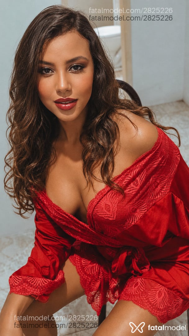 Acompanhante mulher morena (o) de olhos castanhos em Paraty - Bárbara Paraty