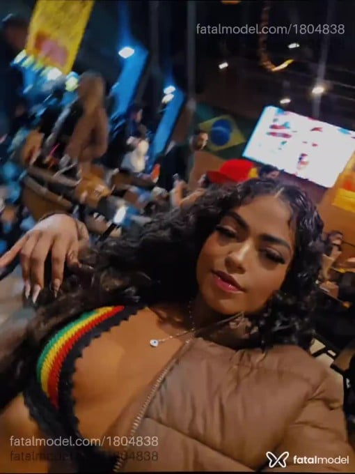 Acompanhante mulher com cabelo castanho de olhos castanhos em Macaé Acompanhante mulher com cabelo castanho de olhos castanhos em Macaé - Victoria