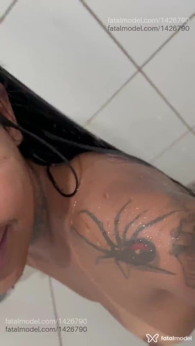 Acompanhante mulher com cabelo castanho de olhos castanhos - Luara Vasconcelos