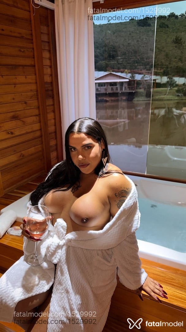 Acompanhante mulher trans morena (o) de olhos verdes em Vitória - Francine