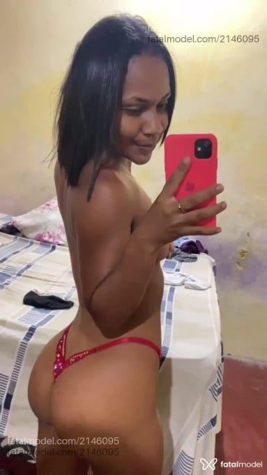 Acompanhante mulher com cabelo castanho de olhos castanhos em Virtual Acompanhante mulher com cabelo castanho de olhos castanhos em Virtual - Preta