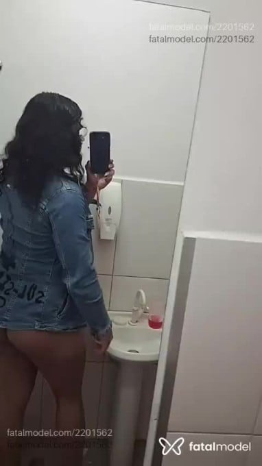 Acompanhante mulher trans com cabelo castanho de olhos castanhos em Araraquara Acompanhante mulher trans com cabelo castanho de olhos castanhos em Araraquara - Hellena