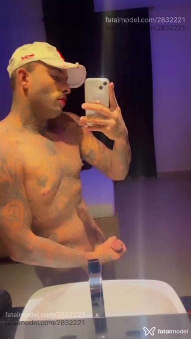 Acompanhante homem com cabelo castanho de olhos castanhos em Atibaia Acompanhante homem com cabelo castanho de olhos castanhos em Atibaia - Guilherme Russo