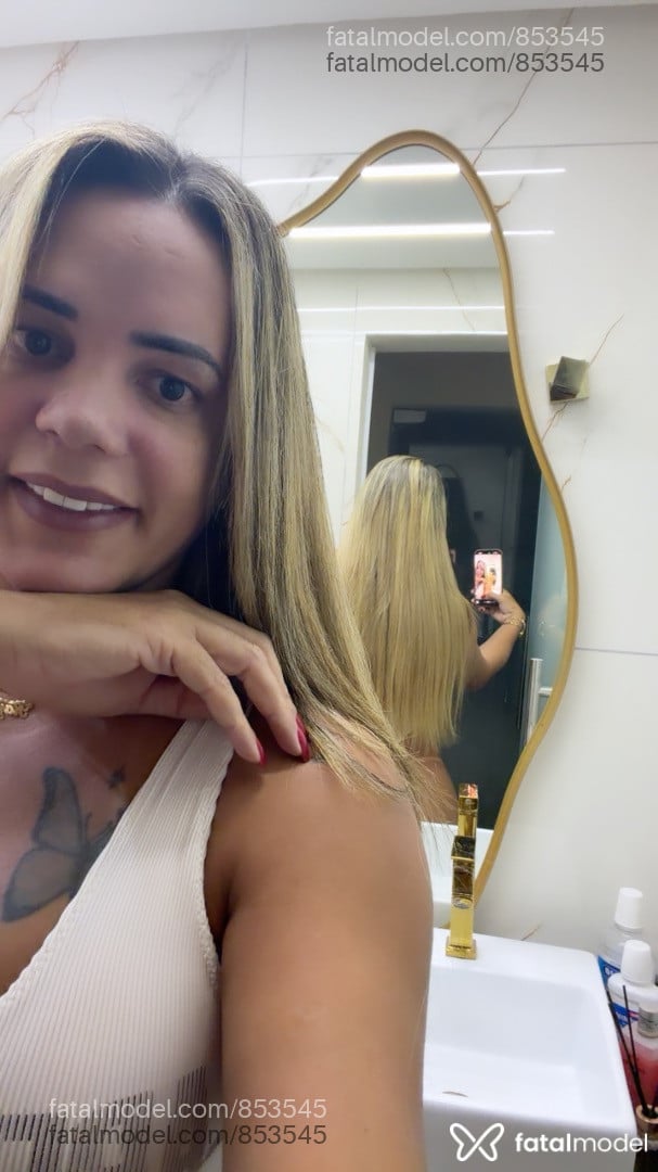 Acompanhante mulher trans loira (o) de olhos castanhos em Camaçari Acompanhante mulher trans loira (o) de olhos castanhos em Camaçari - VALENTINA