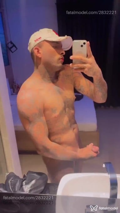 Acompanhante homem com cabelo castanho de olhos castanhos em Atibaia Acompanhante homem com cabelo castanho de olhos castanhos em Atibaia - Guilherme Russo