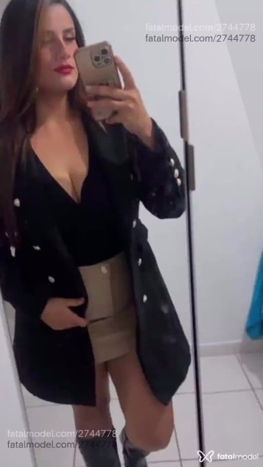 Acompanhante mulher com cabelo castanho de olhos castanhos - Letícia Vidal Acompanhante mulher com cabelo castanho de olhos castanhos - Letícia Vidal
