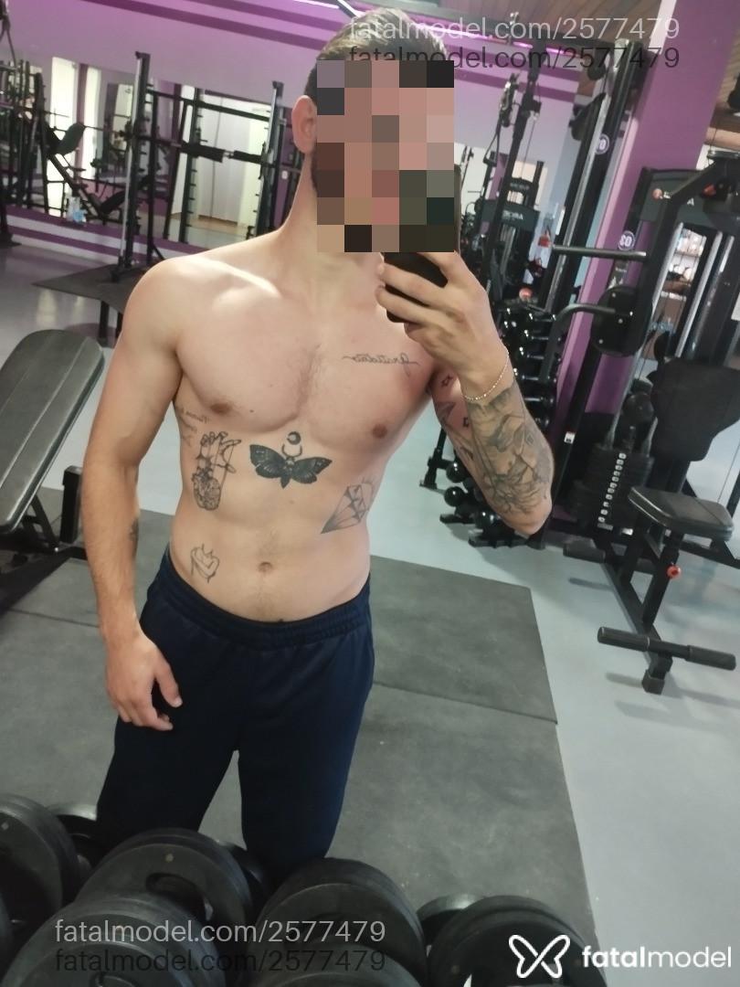 Acompanhante homem com cabelo castanho de olhos castanhos em Rio do Sul - Tatuadoeducado
