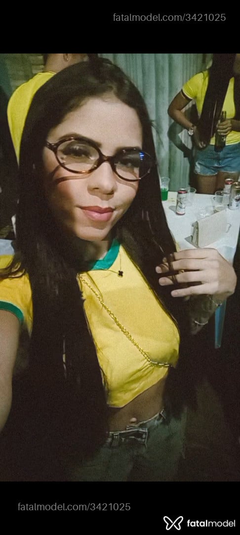 Acompanhante mulher com cabelo castanho de olhos castanhos em Caicó Acompanhante mulher com cabelo castanho de olhos castanhos em Caicó - Yasmim Kelly