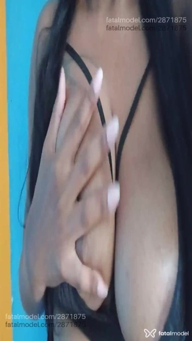 Acompanhante mulher loira (o) de olhos castanhos - Ebony